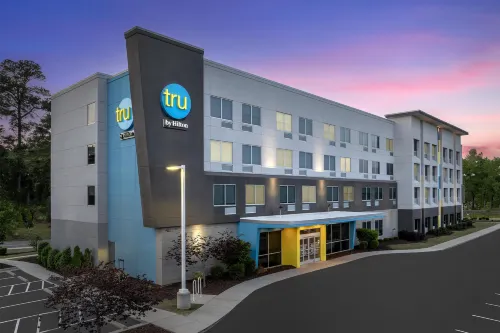 Tru by Hilton Fayetteville I-95