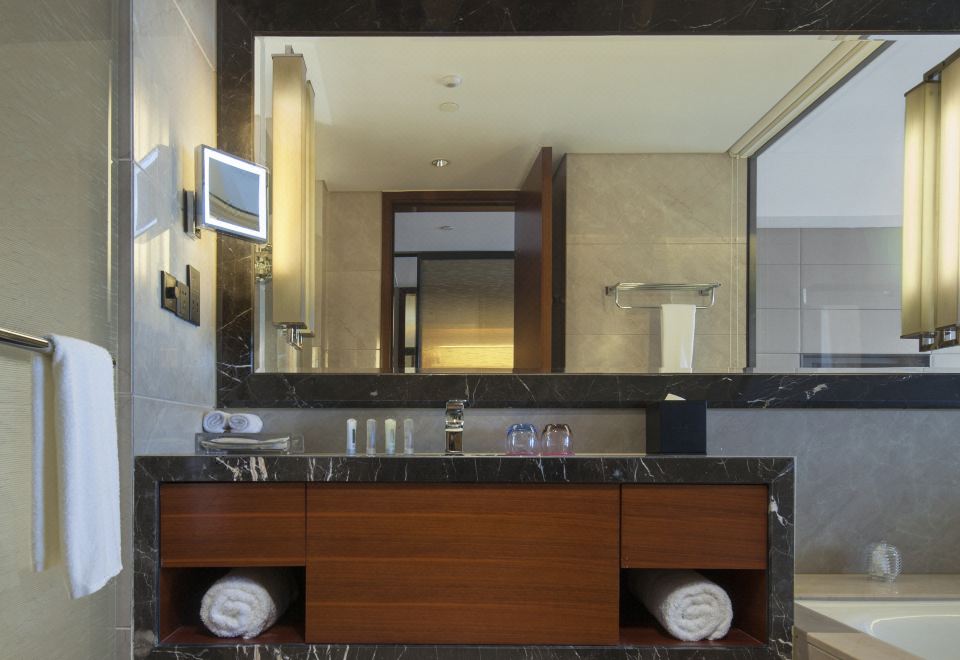 皇冠高级城景大床房