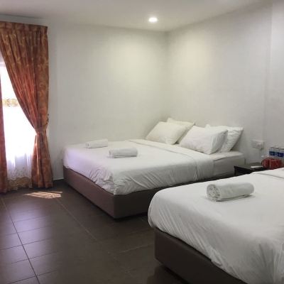 Bilik Keluarga Kupon Hotel Al Abraar