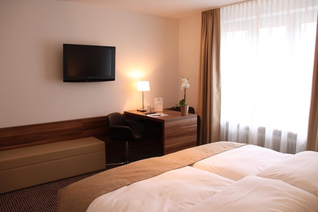 双人床或双床房（1张双人床或2张单人床）