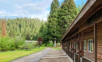 Southfork Lodge - Riverside Inn