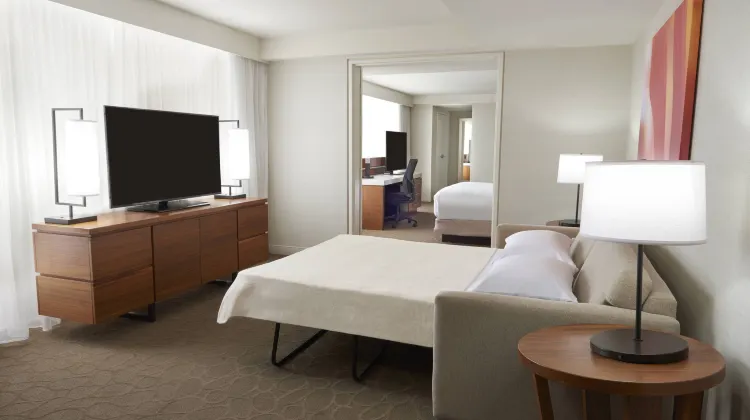 Delta Hotels by Marriott Toronto Airport & Conference Centre Room
