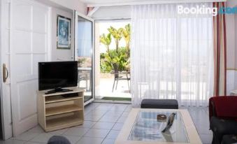 Apartment with 1 Bedroom, Super-Fast Wifi, Heated Pool, Sea View