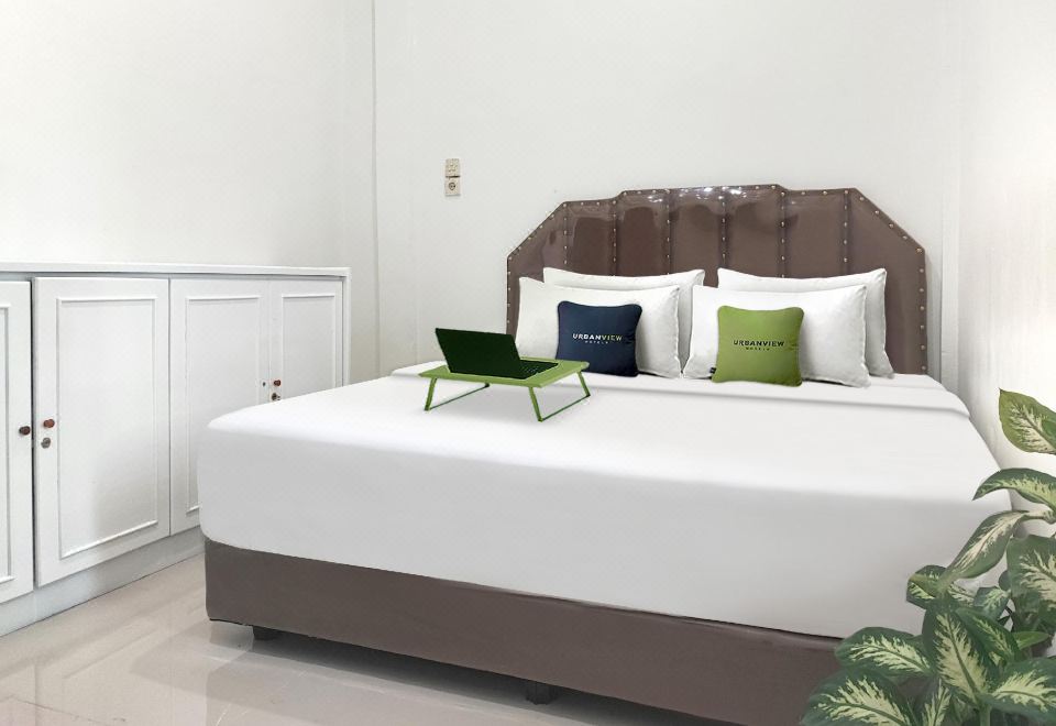 Urbanview Hotel Syariah near Polda Jambi - Housity