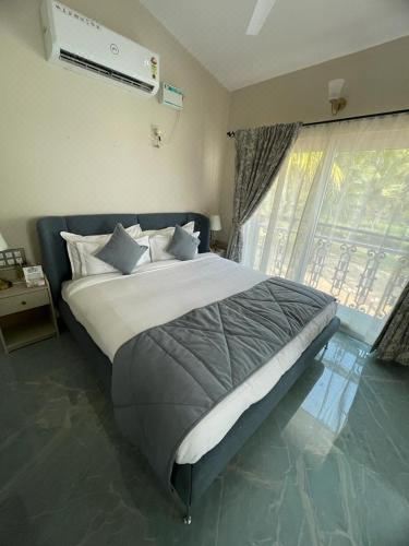 侧面海景豪华双人房