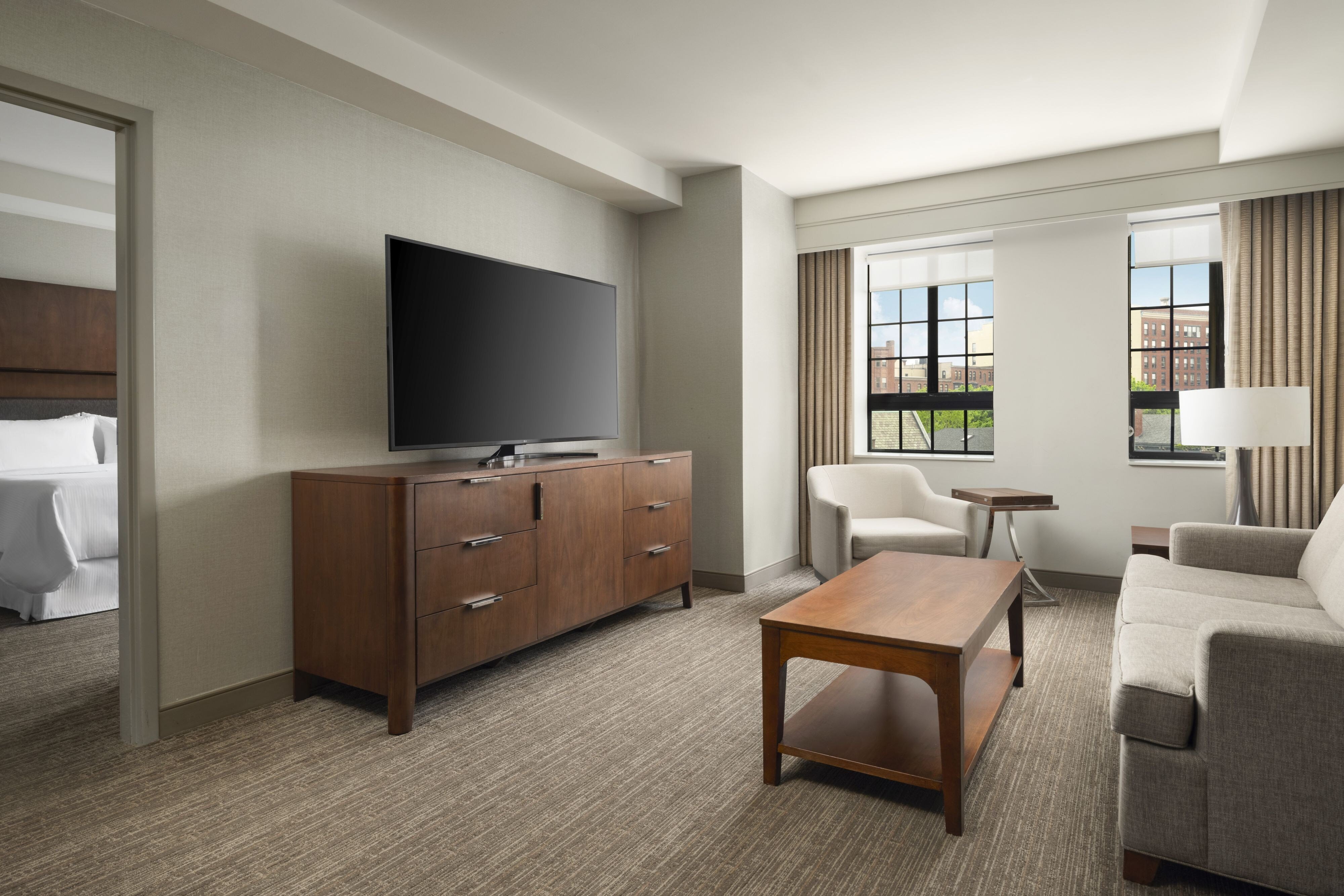 高级大型市景一卧室小型套房