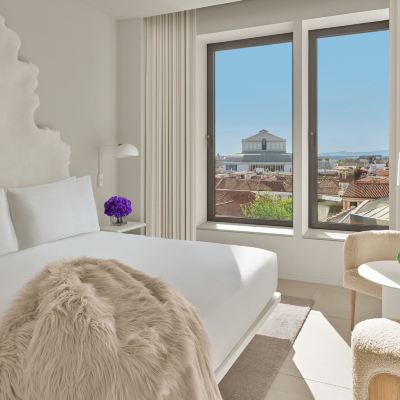 Loft Room Plaza or Street View, 1 King Bed