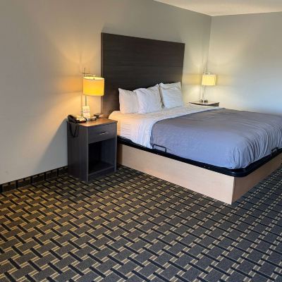 King Room-Non-Smoking Boarders Inn & Suites by Cobblestone Hotels – Columbus Promo Code