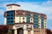 Four Points by Sheraton Edmonton South โรงแรมใน