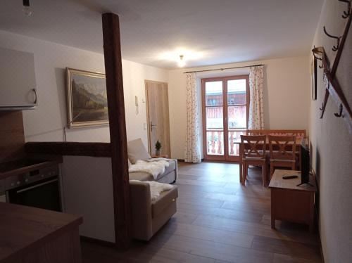 Gästehaus Becher, Kreuth-Point Two-Bedroom Apartment With Mountain View