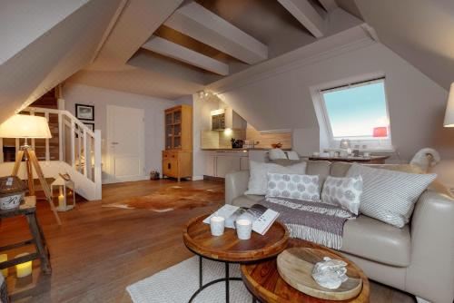 带阳台的两卧室公寓