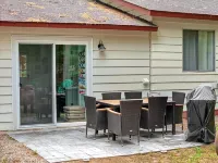 Charming 3-bedroom house with AC, WiFi, 🏓Ping-Pong, Foosball,🔥Firepit,🍔 Grill Hoteles en Municipio de Gerrish