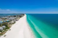 Luxury Resort Style, Heated Pool, 10 Mins to Gulf Mexico Beaches