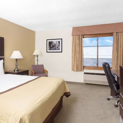Queen Room - Disability Access/Non-Smoking Baymont by Wyndham Green Bay Promo Code