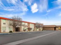 Super 8 by Wyndham Fallon Hotels in Fallon