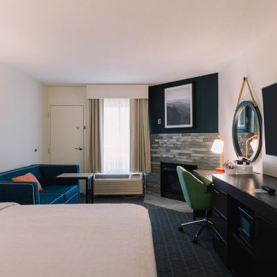 Queen Room with Balcony Hampton Inn Gatlinburg Promo Code