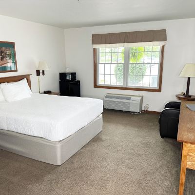 Deluxe Queen Room - Accessible Farmstead Inn & Conference Center Promo Code