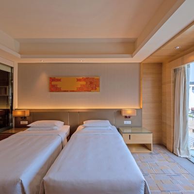 Twin Room with Elante Mall View Hyatt Regency Chandigarh Promo Code