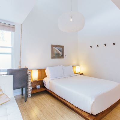 Courtyard Deluxe Suite Inn at Moonlight Beach Promo Code