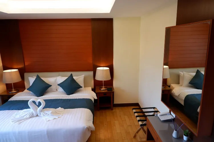 ห้องสวีทแบบหนึ่งห้องนอนพร้อมวิวสระว่ายน้ำ