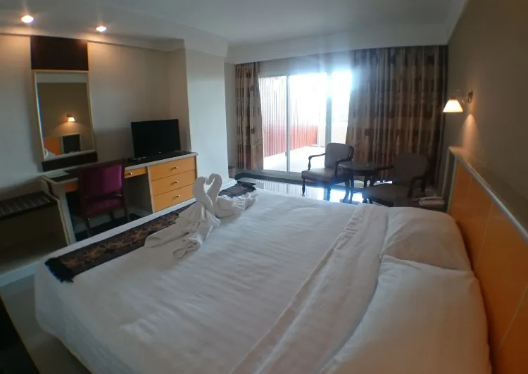 ห้องดีลักซ์ที่มีลานระเบียง