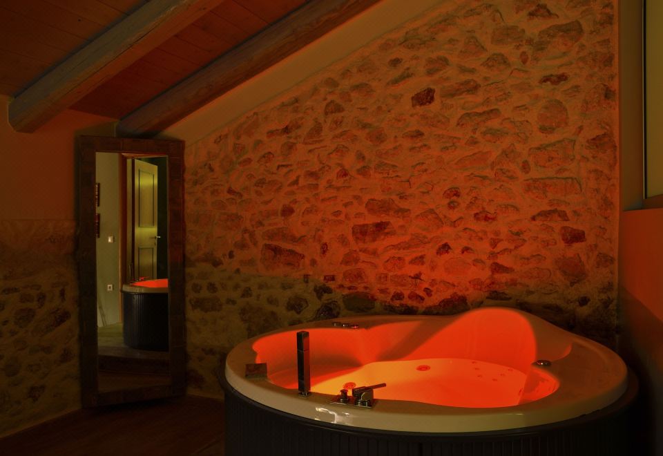 带热水浴缸的高级间