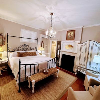 Sweetgrass Room.King, Ensuite Walk-in Shower. Bijou, Boutique Inn Promo Code