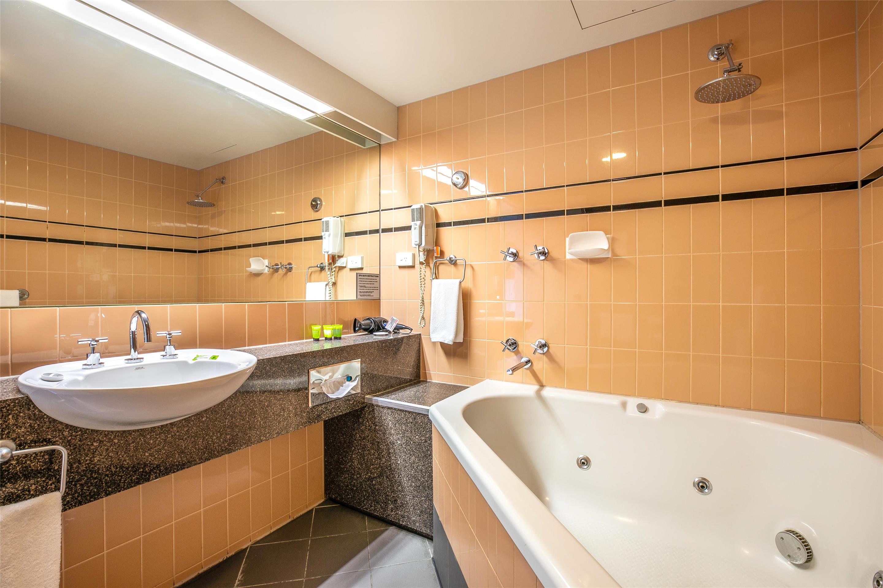 Nightcap at York on Lilydale大床水疗一室房