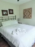 Free EV Charging, Loft, Views, Hot Tub, Pets, Private, 2 Beds, Firepit & Golfing