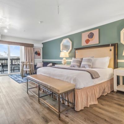 King Room With Balcony Ascot Suites Promo Code