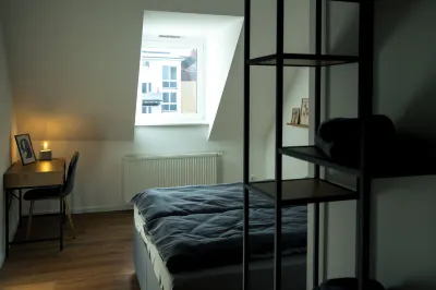 Moderne Stadt Zimmer mit eigenem Bad Hotels in 