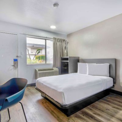 Deluxe Room, 1 Double Bed, Accessible, Non Smoking Motel 6-Austin, TX - North Promo Code