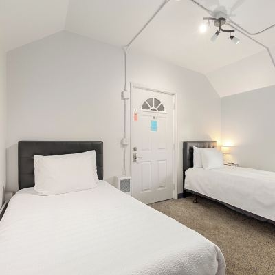 Double Twin Room Deep Water Inn Promo Code