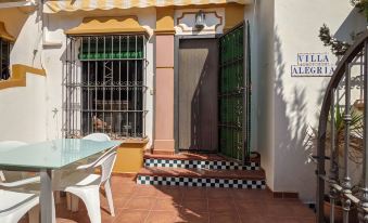 Two Bedroom, Ground Floor, Air-Conditioned Apartment 300m from the Beach