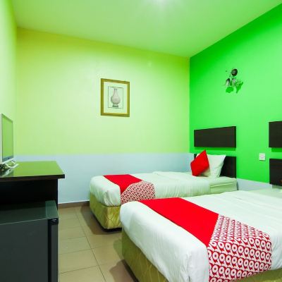 Bilik Kembar Standard Kupon OYO 43962 Ezzy In Hotel