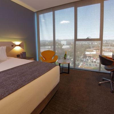 Standard King Room QUARTZ HOTEL & SPA Promo Code