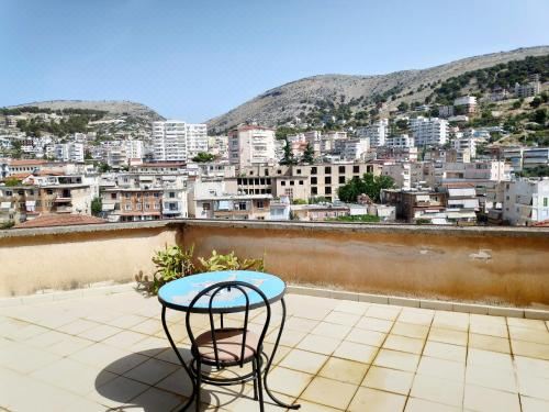 带露台一室公寓