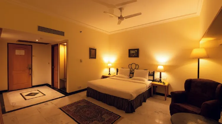 A' Hotel Ludhiana Room