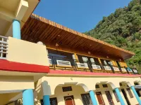 Prince Homestay & Restaurant Hotel a 