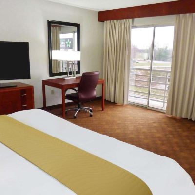 King Room - Non-Smoking Radisson Hotel Akron/Fairlawn Promo Code