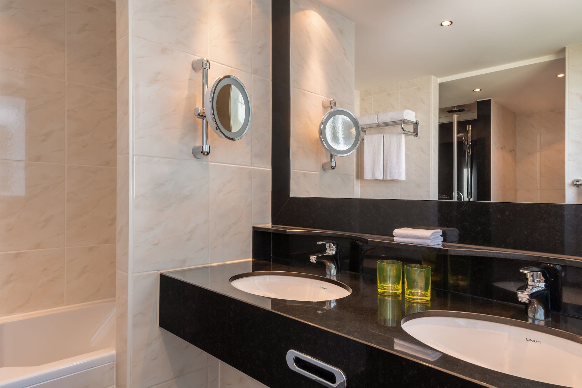 高级特大床套房 - 带梳化床