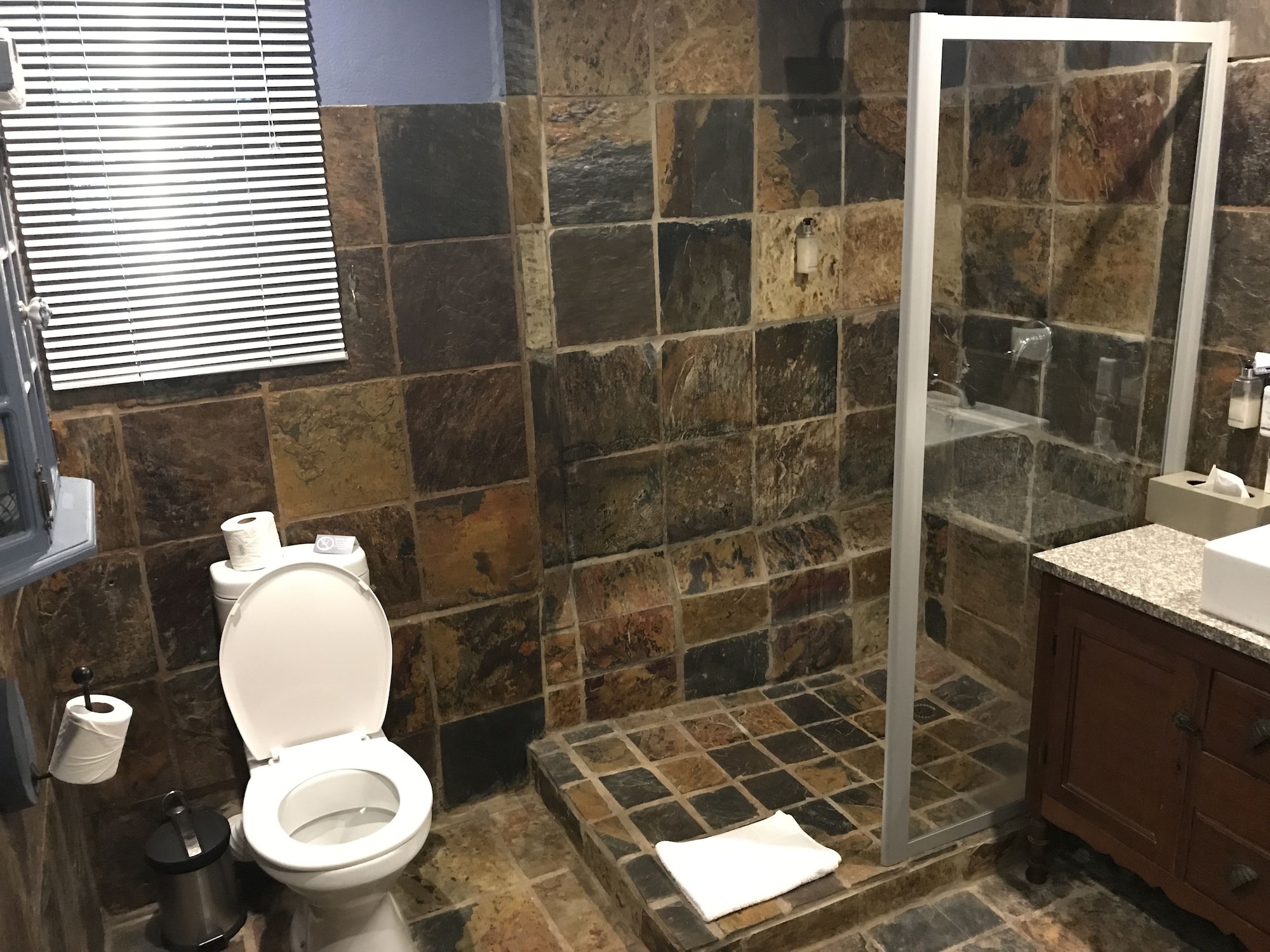 标准房， 1 张双人床或 2 张单人床