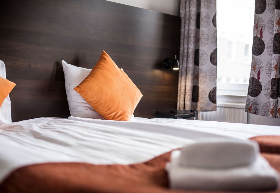 标准间两张单人床和厨房无线网络无烟