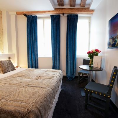 Double Room Hôtel le Clos de Notre Dame Promo Code