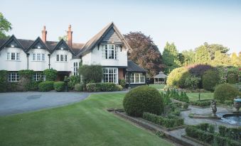 Mere Court Hotel - Housity