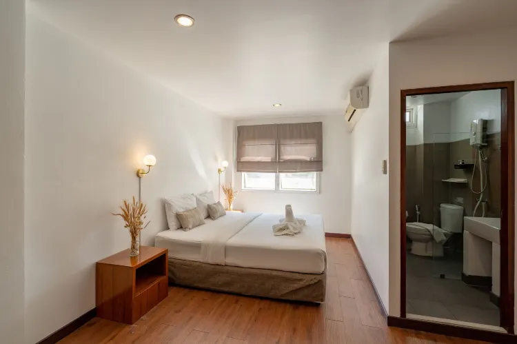 ห้องดีลักซ์ เตียงใหญ่ 1 เตียง