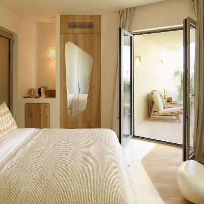 Deluxe Suite White Pebble Suites Promo Code
