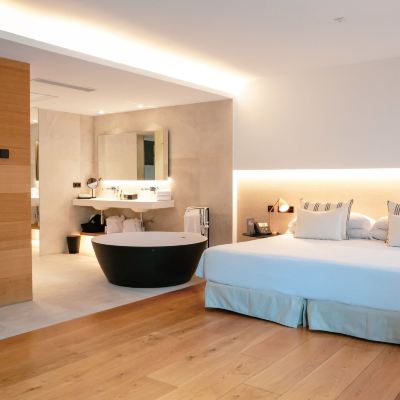 Suite with Balcony Nakar Hotel Promo Code