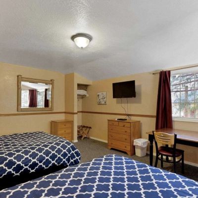 Double Room, 2 Queen Beds, Garden View Strawberry Inn Promo Code