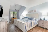 14D Richmond Park - Gorgeously Remodeled 3 Bed, 3 Bath Villa Villa